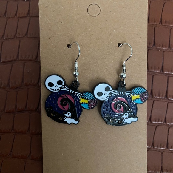 5 for 25 🎃
The nightmare before Christmas Mickey Mouse Halloween earrings. - Picture 9 of 9